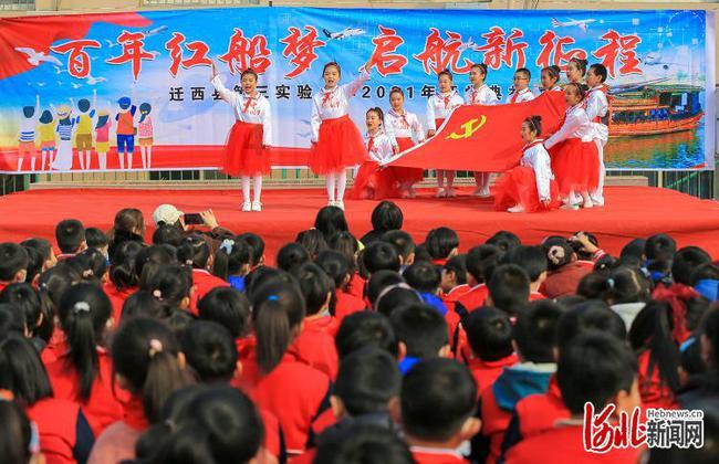 在大学期间谈恋爱，你会选择你喜欢的还是喜欢你的?游戏画面